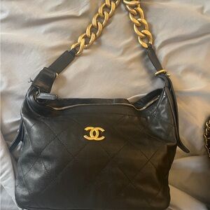 CHANEL Black Quilted Leather Shoulder Bag with Gold Chain Strap